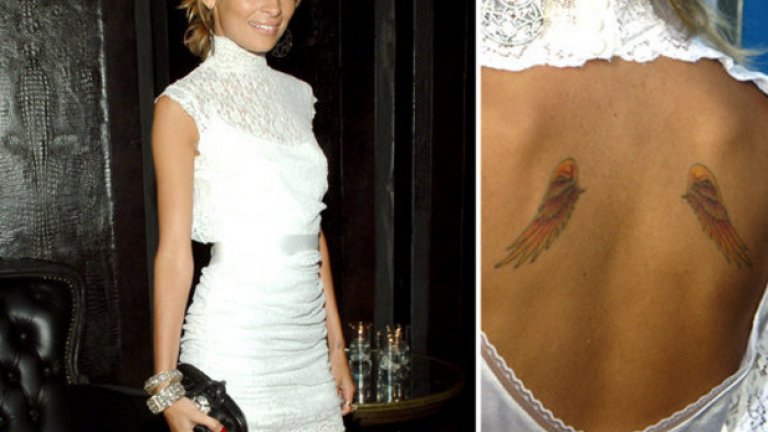 Една от най-разпознаваемите татуировки на Никол Ричи е цветният чифт ангелски крила върху гърба й. Ричи често ги показва, като излиза на червения килим с изрязани рокли.