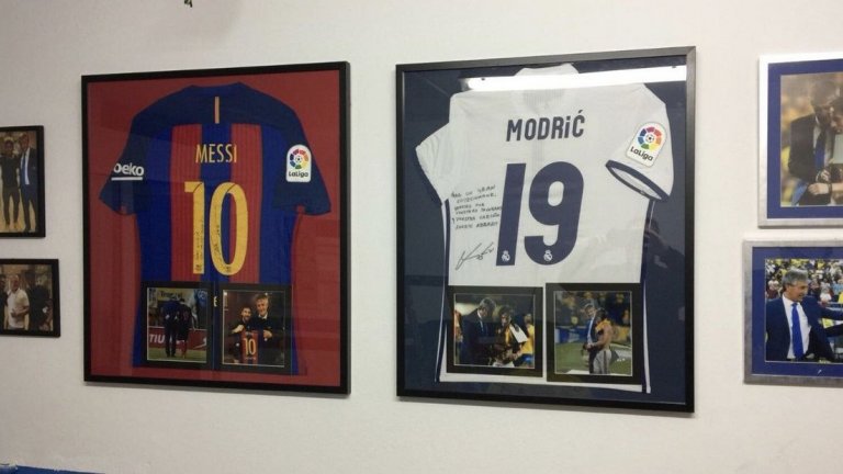 Сетиен е популярен сред звездите заради футбола, който играят отборите му.