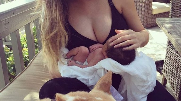 Една от тайните на успеха на Криси Тейген е нейното непринудено поведение в социалните мрежи. Тя сякаш не крие нищо от личния си живот. От подвизите си в кухнята, през грижите към детето до стриите след бременността - всичко това е публично, а последователите и растат главоломно с всеки ден. Явно има защо.