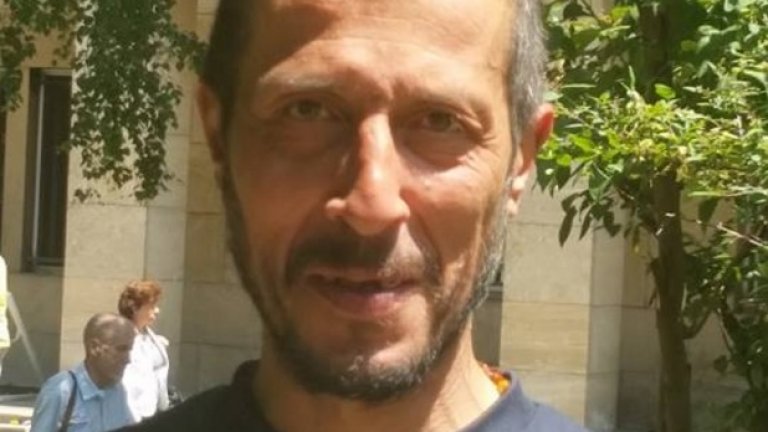 Тодор е на 43, с 24 години стаж в хранителната индустрия и средно-специално образование в същата област. Търси си работа