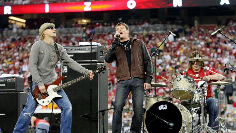 3 Doors Down - Away From The Sun
С настъпването на пролетта е все по-трудно да се въздържаш от това да излезеш навън, но 3 Doors Down напомнят да си стоим далеч от слънцето поне за още известно време. Освен ако имате куче, разбира се.