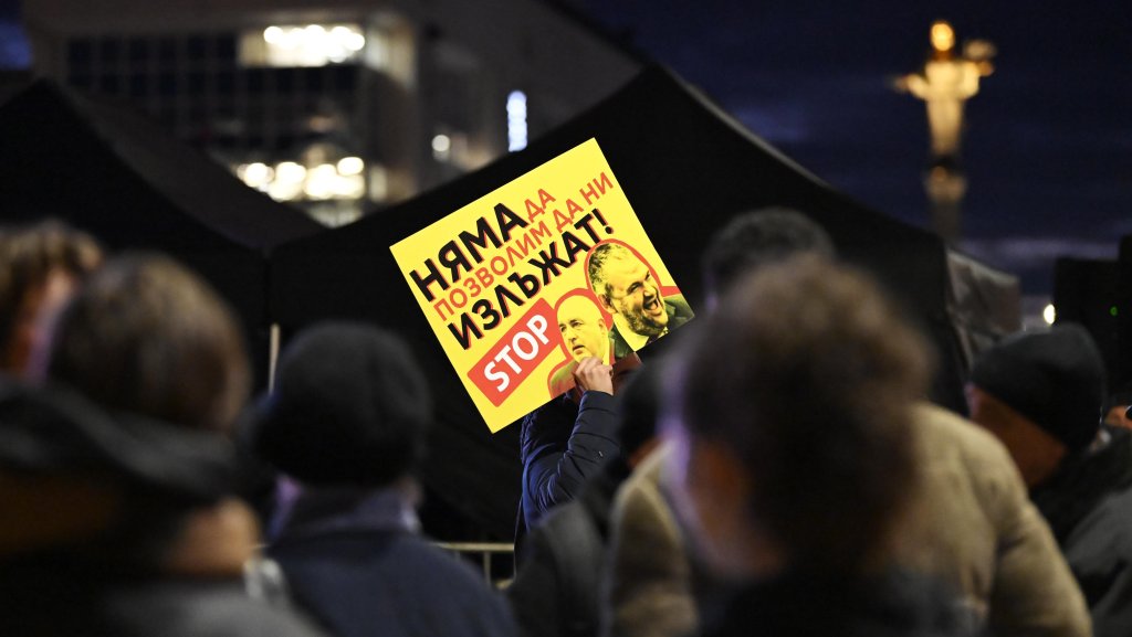 Протест в София настоява за 100% машинно гласуване (СНИМКИ)