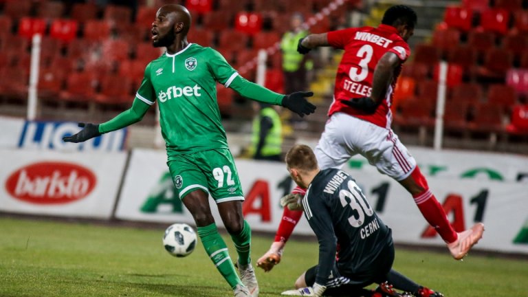 Бивша звезда на Лудогорец почина на 29