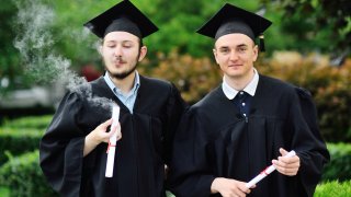 студенти завършват дипломиране