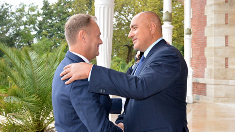 В изявлението си след днешната среща с Туск Борисов напомни също, че очаква "един аршин за проектите Северен и Южен поток и стриктно спазване на третия енергиен пакет на ЕК"