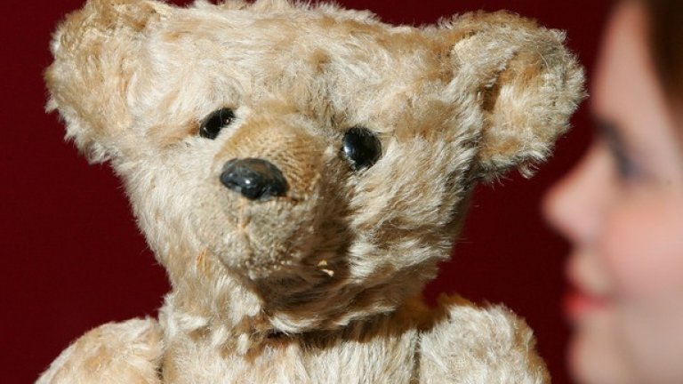 Старите детски играчки. И тях можете да ги дадете на някое дете, което да ги оцени по достойнство. Защо само да събират прах?