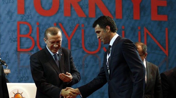 Шукур заедно с Реджеп Ердоган. Допреди няколко години взаимоотношенията между тях изглеждаха добри