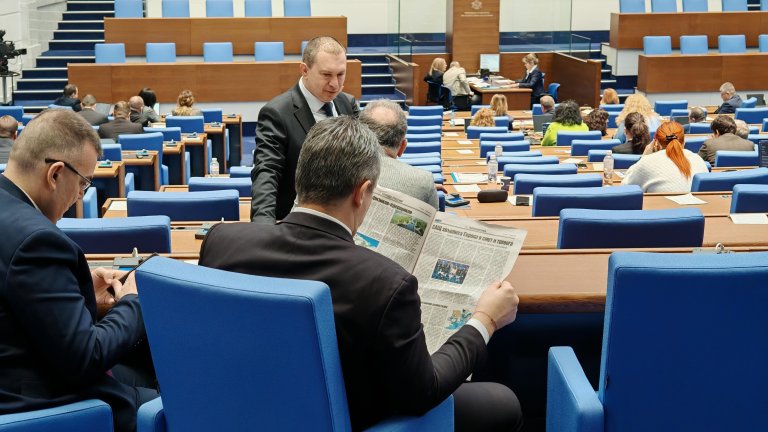 Депутатите приеха оставката на Антон Славчев като шеф на КОНПИ