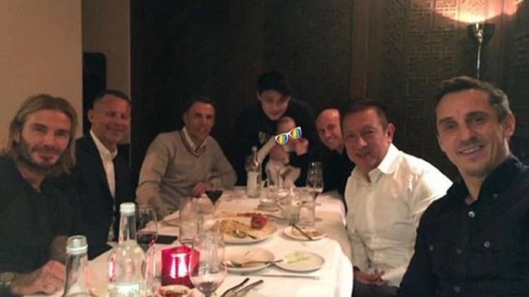 Клас`92 отпразнува развода на Гигс. Големият Невил прекали