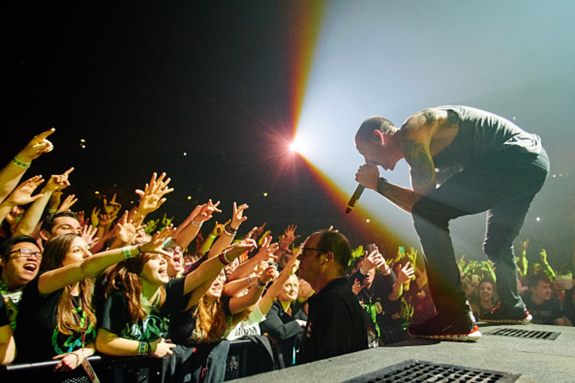 Макар годината за Linkin Park да бе помрачена от смъртта на вокалиста им Честър Бенингтън, бандата се класира на четвърто място по брой стриймвания.