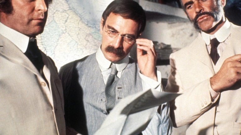 Филмът получава четири номинации за Оскар, една за Златен глобус и две за БАФТА. Ако скоро не сте го гледали, може би рожденият ден на Майкъл Кейн (14 март) е добър повод да си го припомните. 
А може да споделите и вашите любими филми с участието на Майкъл Кейн.