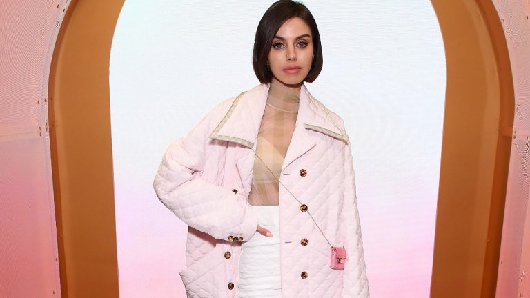 "Вафлите" се запазват и този сезон
Като всяка зима, така и тази ще виждаме все по-често якета, поли и блузи на "вафли". Тази година обаче те са актуални като малки квадратчета и стоят идеално на едноцветни дрехи, било то тъмни или светли.