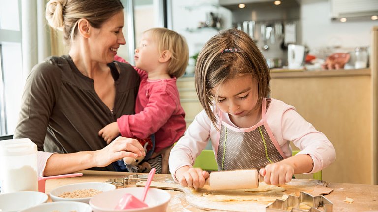 семейство, родители, две деца
