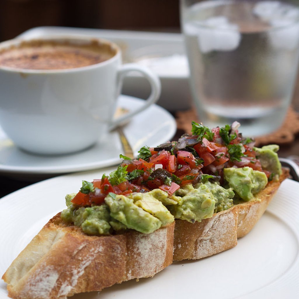 2014_avocado_salad_tomato_salsa_toasted_baguette