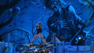1280px-Iron_Maiden_2010