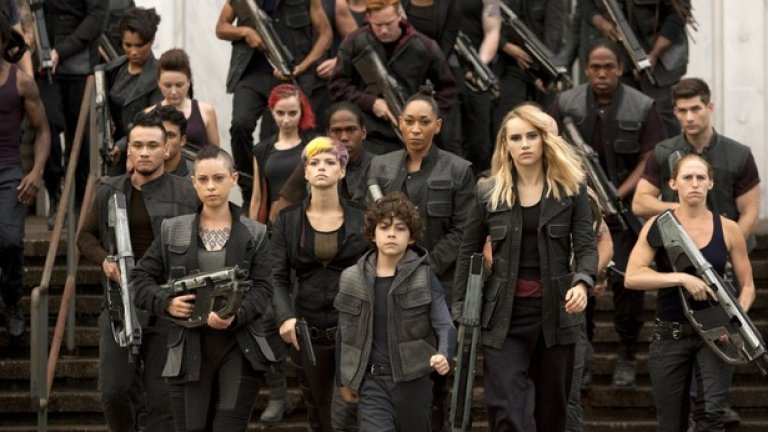 Миналата година имаше цяло цунами от антиутопични филми, включително "Игрите на глада: Сойка-присмехулка", "Зората на планетата на маймуните", "Дивергент", "Лабиринтът: невъзможно бягство", "Робокоп", "Чистката: Анархия", Snowpiercer, "Скитникът", "Живи машини" и "Пазителят".