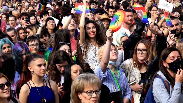 София прайд vs Шествие за християнското семейство (Снимки)