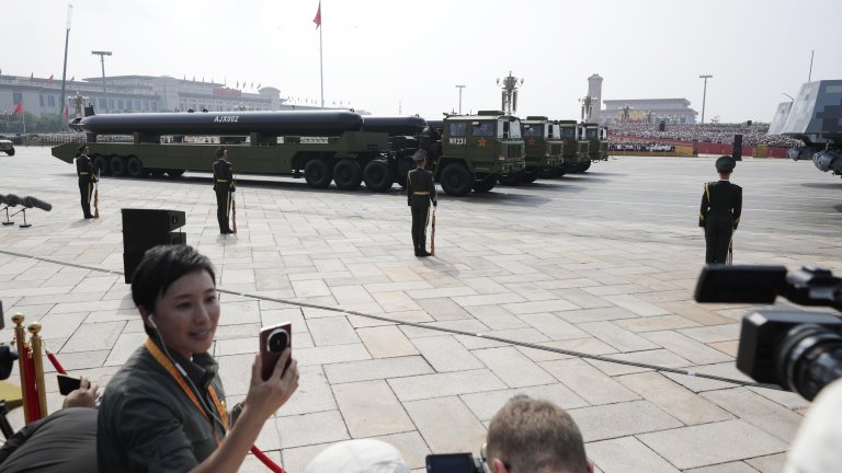 Китай събра приятелите си за пищен военен парад (снимки)