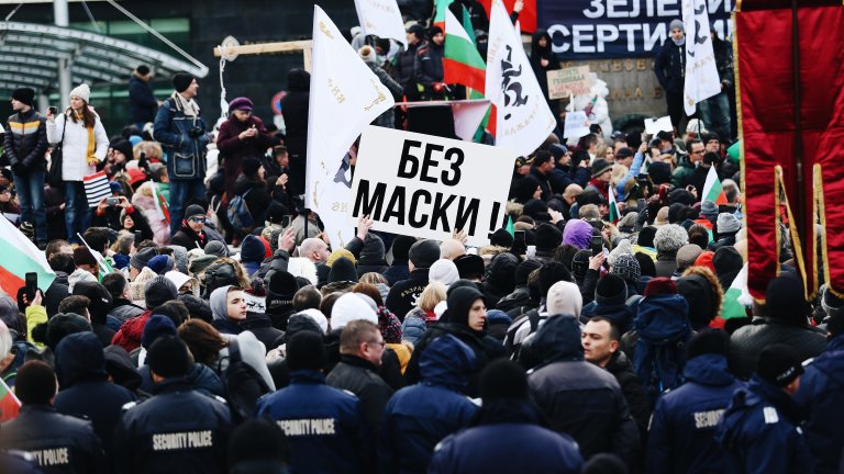 Протестиращи опитаха да влязат в парламента