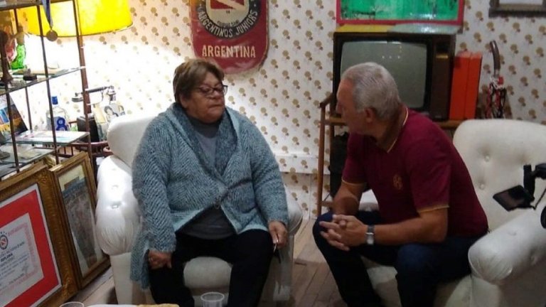 Христо Стоичков прегърна сестрата на Марадона в дома на легендата