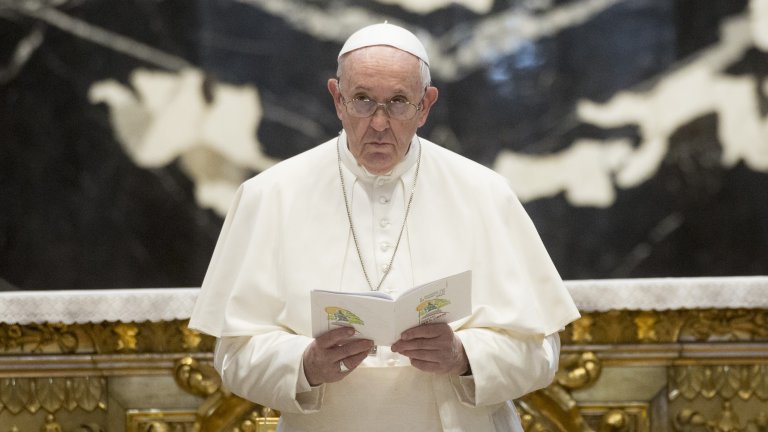Папа Франциск е претърпял операция на дебелото черво