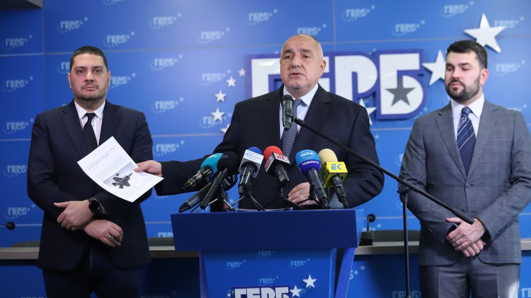 Бойко Борисов пита дали Българската армия е в бойна готовност, след като НАТО е обявил пълна бойна готовност