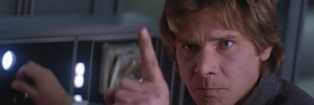 2. "Междузвездни войни: Епизод V - Империята отвръща на удара" (Star Wars: Episode V - The Empire Strikes Back, 1980)
Няма по-добър пример за безценния принос на Харисън Форд към сагата от "Империята отвръща на удара“. Въпреки че Хан Соло не е централният персонаж в генералния сценарий на Лукас, той често успява "да отнеме шоуто" на останалите герои. Добрият-лош контрабандист се прави на бунтар, но винаги е на страната на добрите. Романсът му с изиграната от Кери Фишър Принцеса Леа придава на сагата елемент на драма и трагедия. Освен това само в тази част на сагата ще видите Хан със светещ меч, а това не бива да се изпуска.