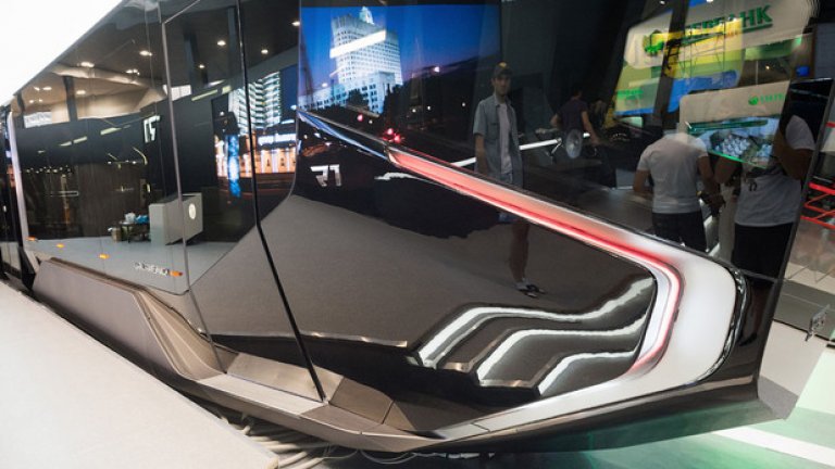 Фаровете са огромни и много внушителни