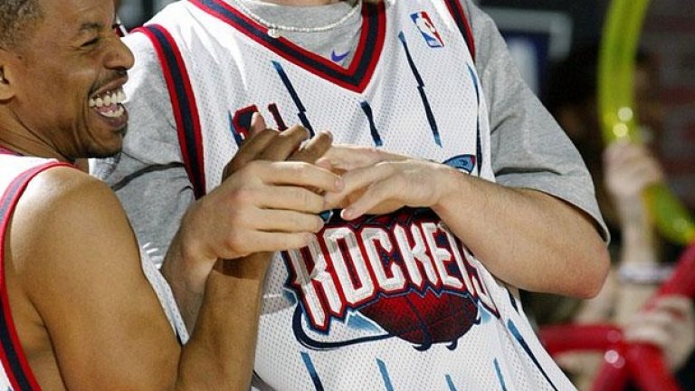 Джъстин и Мъгси Богс на Мача на звездите през 2003 г. в Атланта.