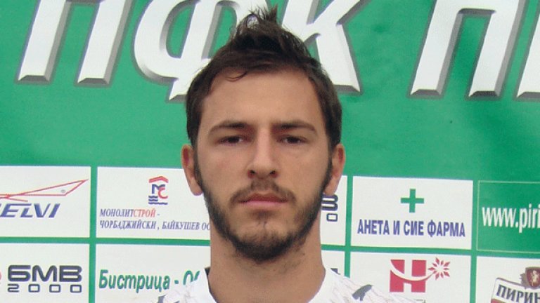 Пеев подписа за три години със Славия