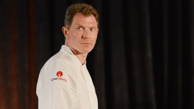 Боби Флей може да бъде истински гаднярВъпреки мекотата на сините му очи и успешната кариера на харизматичен готвач и водещ в една от най-известните американски кулинарни телевизии, в наши дни Боби Флей по-скоро става известен с кофти поведение извън кухнята. 
През 2015 г. той се развежда с жена си Стефани Марч, след като се появяват твърдения, че има тайна връзка с асистентката си. Но не само предполагаемата афера е причина за края на десетгодишния им брак. В момент, в който съпругата му се влошава здравословно и влиза в болница, вместо да я посети и да бъде до нея, Флей изпраща част от антуража си. 
Това окончателно прелива чашата и слага край на брака му.