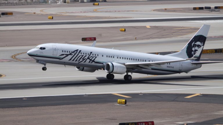 Boeing 737-900ER принадлежи на поколението Next Generation и е най-големият модел на семейството