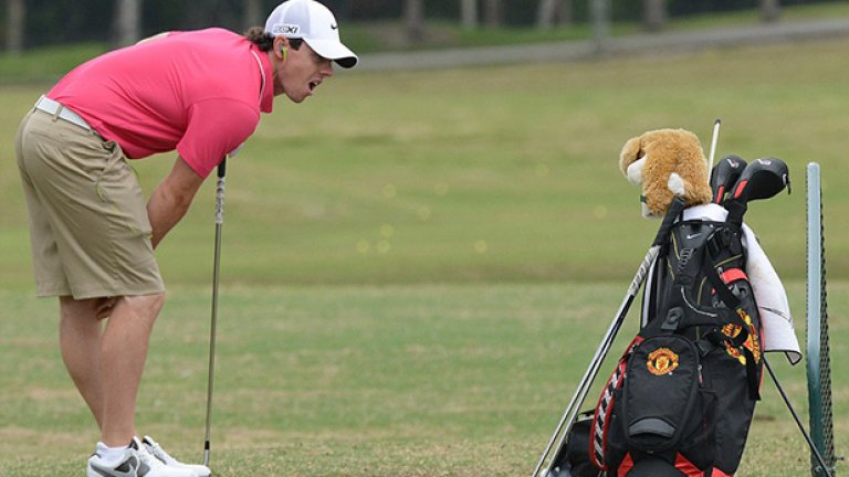 Каролине му носеше стиковете на турнир през април миналата година.