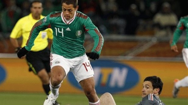 Асът на Манчестър Юнайтед Хавиер Ернандес-Чичарито вече има шест гола в турнира с екипа на Мексико