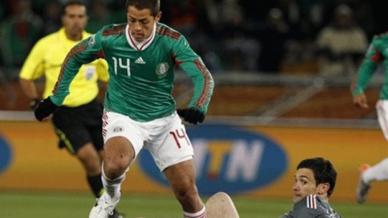 Асът на Манчестър Юнайтед Хавиер Ернандес-Чичарито вече има шест гола в турнира с екипа на Мексико