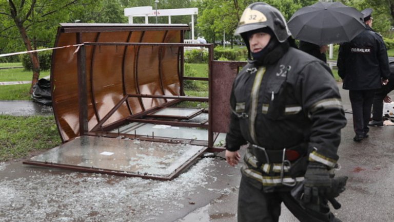 11 жертви, 146 ранени и щети за милиони след урагана в Москва (галерия)