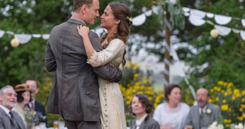 Алисия Викандер и Майкъл Фасбендер в Свелина между океани