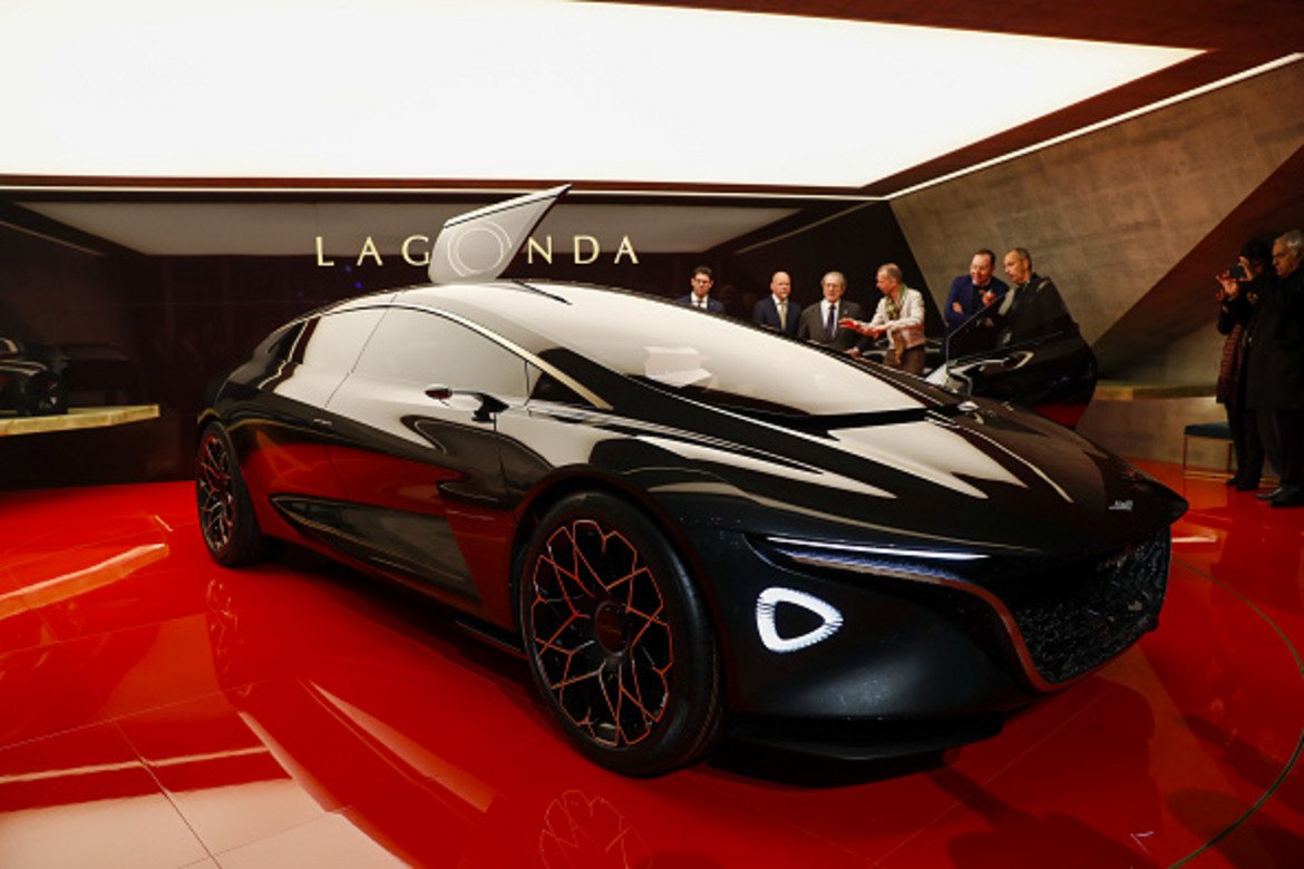 Lagonda Vision Concept

Това е първият 100% електрически модел от луксозния бранд на Aston Martin. Lagonda обещава 643 км автономен пробег, a системата за безжично зареждане възстановява батериите на пълна мощ само за 15 минути.
