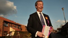Лидерът на UKIP е един от тримата, които се разделят с поста си след загубата на изборите във Великобритания