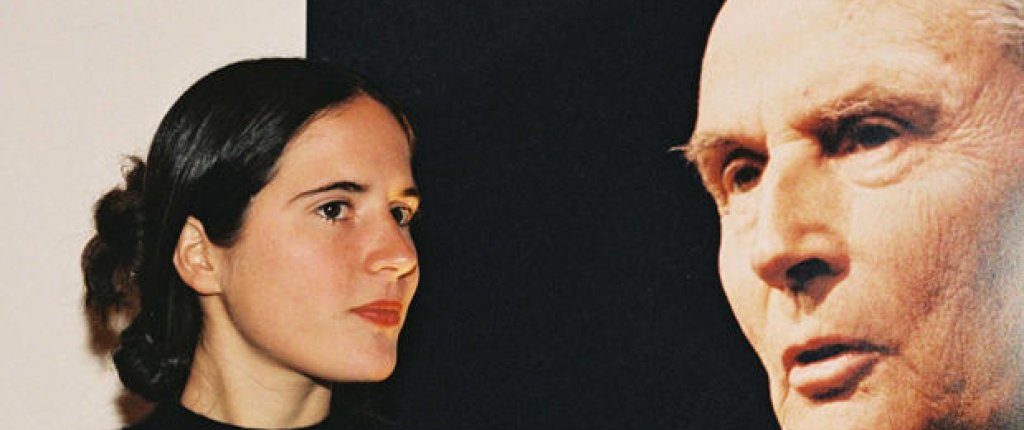 mazarine_devant_le_portrait_de_son_pere_reference