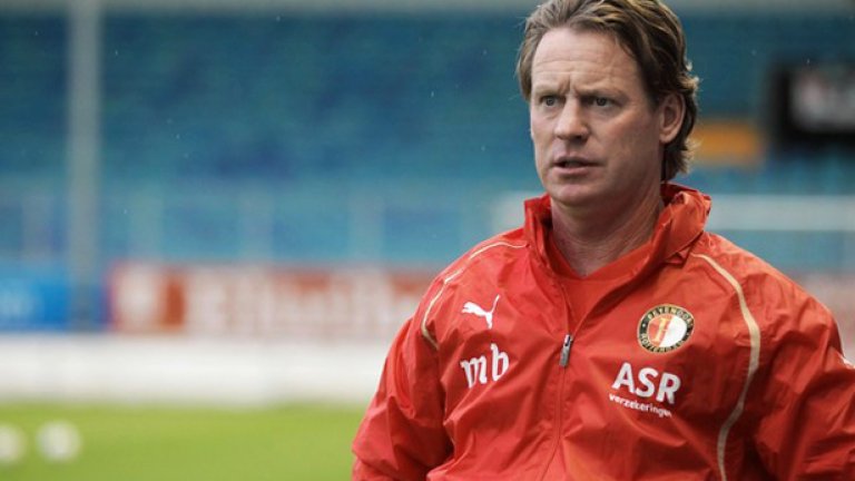 Треньорът на Фейенорд Марио Беен остава на поста си въпреки поражението с 0:10 от ПСВ Айндховен