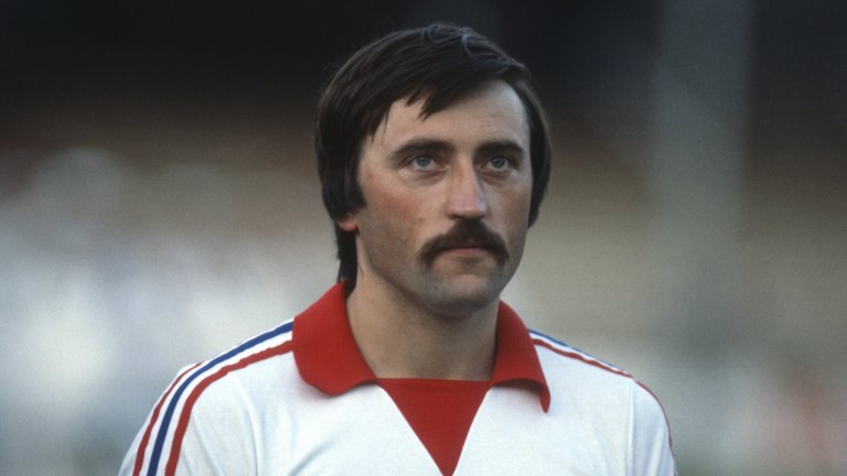 "Паненката": Легендарната дузпа, която уби една кариера и създаде десетилетна вражда