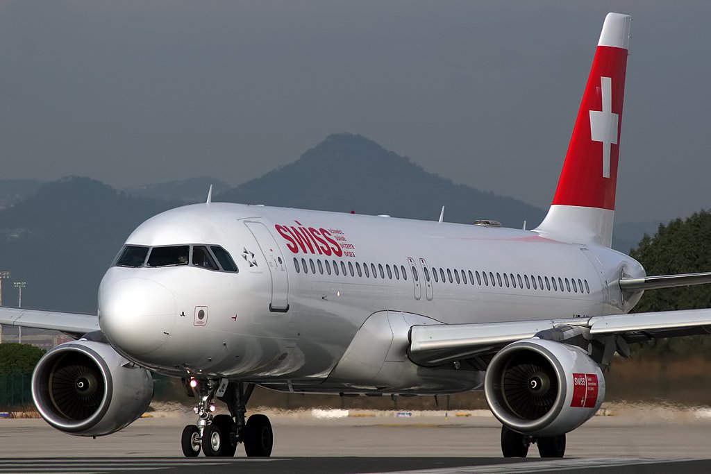 Airbus_A320-214_Swiss_HB-IJL