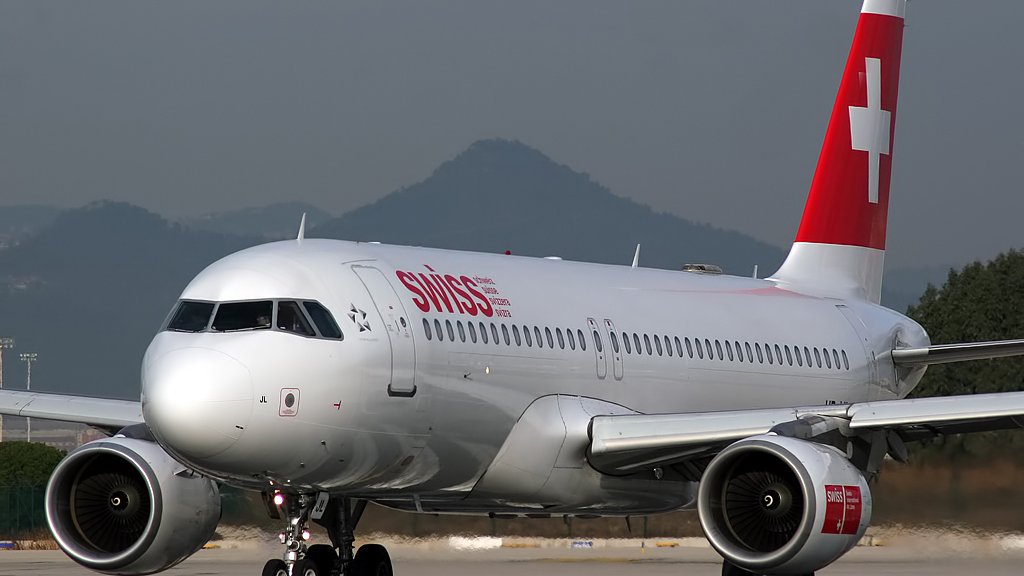 Airbus_A320-214_Swiss_HB-IJL