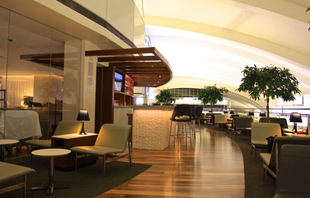 03-airport-lounge-star-alliance-lax