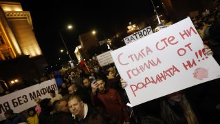 Близо половината анкетирани смятат, че правителството трябва да подаде оставка