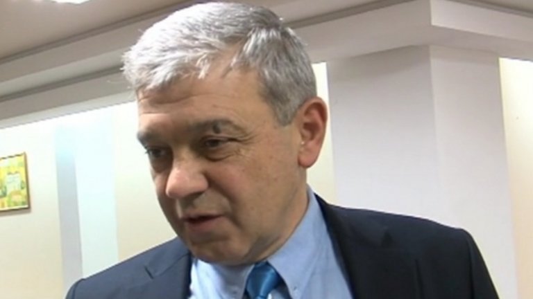 9 от 13 членове на комисията гласуваха против предсрочното прекратяване на правомощията на Томов.