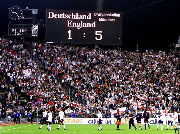 1 септември 2001 г. Феновете кръстиха този мач "бомбардировката на Мюнхен". Оуен вкара 3, а Англия би Германия с невероятното 5:1