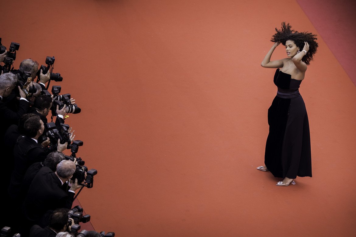 Тина Кунаки блестеше на премиерата на "Les Miserables" (ГАЛЕРИЯ)