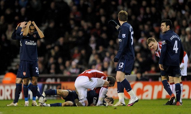 2008, февруари
Едуардо претърпя зверска контузия, след като Мартин Тейлър счупи крака му. Бирмингам и Арсенал завършиха 2:2, а мачът бе помрачен от сериозната травма. Едуардо бе 10 месеца извън терените и никога не успя да си върне формата, която демонстрираше преди това.